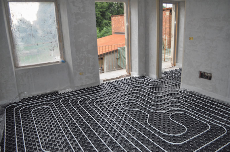 wet underfloor heating installation on concrete floor